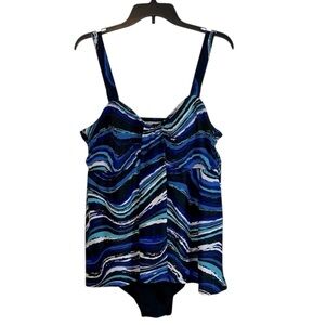 ⚡️ 3 for $30 ⚡️ Avenue Abstract Print One-Piece Swimdress